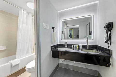 Bathtub, free toiletries, hair dryer, towels