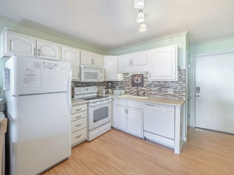 Condo (2 Bedrooms) | Property amenity