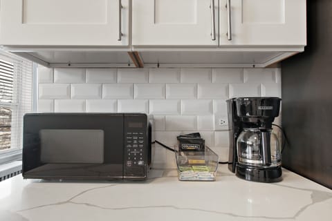 Deluxe Apartment, 2 Bedrooms | Private kitchen | Fridge, microwave, oven, stovetop