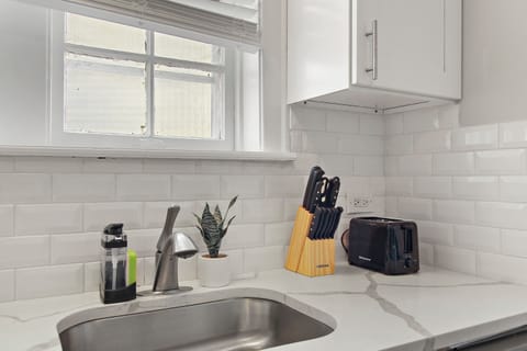 Deluxe Apartment, 2 Bedrooms | Private kitchen | Fridge, microwave, oven, stovetop