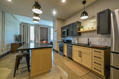 Elite Studio | Private kitchen | Full-size fridge, microwave, oven, stovetop