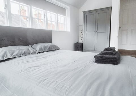 Comfort Apartment, Non Smoking | Blackout drapes, iron/ironing board, free WiFi