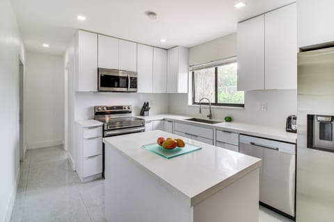 House (5 Bedrooms) | Interior