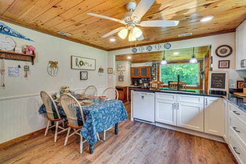 House (2 Bedrooms) | Interior