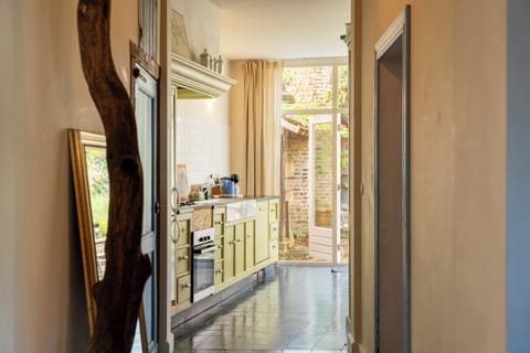 House, 4 Bedrooms | Private kitchen | Full-size fridge, oven, stovetop, dishwasher