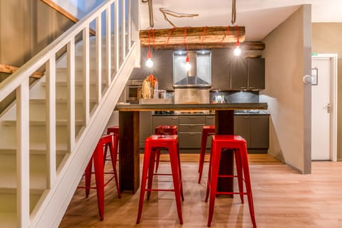 House, 2 Bedrooms, Pets Allowed | Private kitchen | Fridge, microwave, oven, stovetop