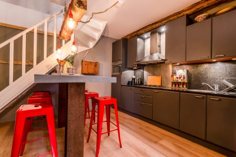 House, 2 Bedrooms, Pets Allowed | Private kitchen | Fridge, microwave, oven, stovetop