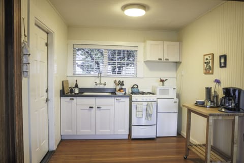 Rose Cottage | Private kitchen | Fridge, microwave, coffee/tea maker, electric kettle