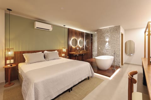 Deluxe Suite | Minibar, blackout drapes, iron/ironing board, free WiFi