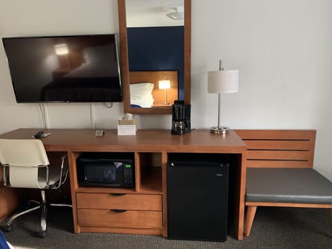 Room, Ensuite (Single Queen) | Living area | 49-inch flat-screen TV with cable channels, TV