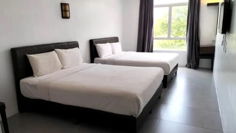 Family Room | WiFi (free), bed sheets
