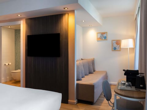 Suite, 1 Double Bed with Sofa bed, Balcony | Premium bedding, desk, blackout drapes, soundproofing