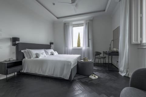 Classic Double Room, Hill View | Egyptian cotton sheets, premium bedding, in-room safe, desk