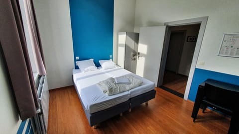 Twin Room, Shared Bathroom | In-room safe, soundproofing, free WiFi, bed sheets