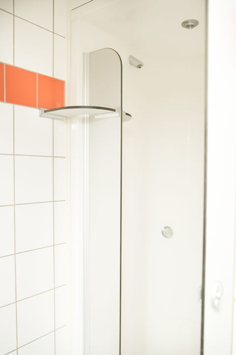 Shower, rainfall showerhead, towels