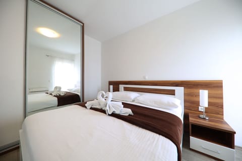 Deluxe Double Room, Balcony, Sea View | Minibar, in-room safe, desk, blackout drapes