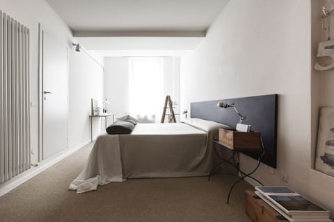 Desk, cribs/infant beds, free WiFi, bed sheets