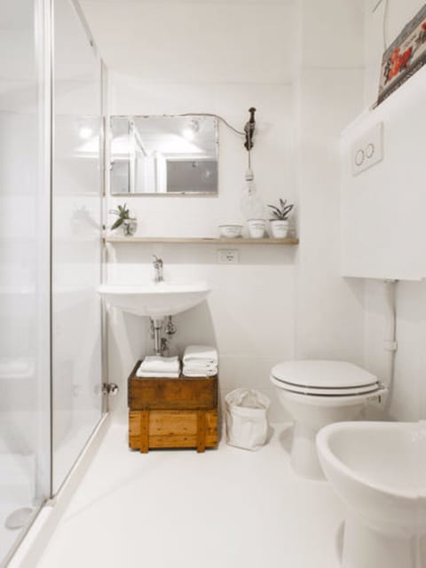 Shower, free toiletries, hair dryer, slippers