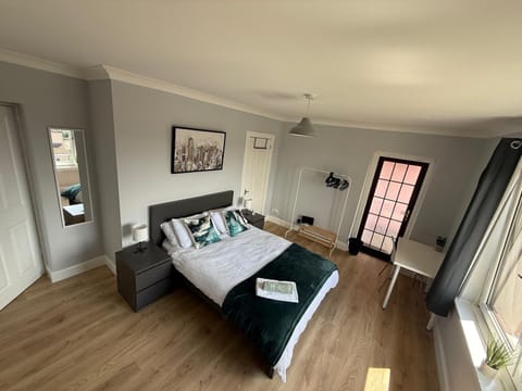 3 bedrooms, WiFi (free), bed sheets
