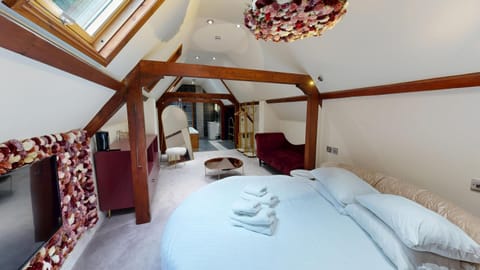 Superior Suite | Iron/ironing board, free WiFi, bed sheets