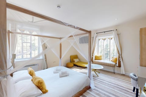 Family Room, Mountain View | Iron/ironing board, free WiFi, bed sheets