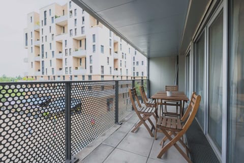 Apartment | Outdoor dining