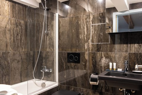 Elite Duplex, Garden View | Bathroom