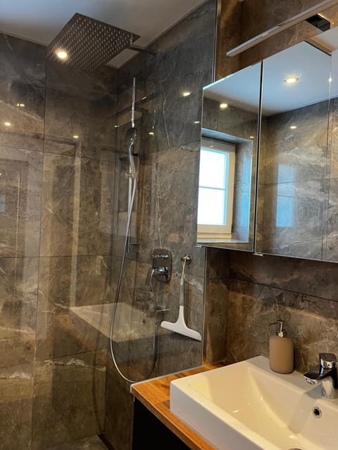 Apartment | Bathroom