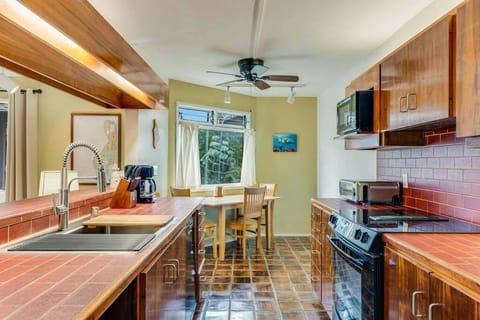 Condo, 1 King Bed with Sofa bed, Kitchen, Mountain View (Kanaloa at Keauhou 804) | Private kitchen | Dining tables