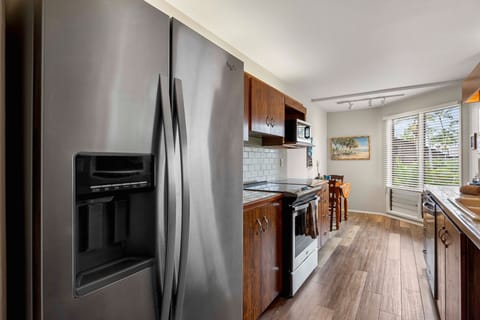 Condo, Multiple Beds, Lanai, Ocean View (Kanaloa at Keauhou 405) | Private kitchen | Dining tables