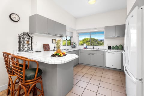Condo, Multiple Beds, Lanai, Partial Ocean View (Vista Waikoloa D204) | Private kitchen | Dining tables
