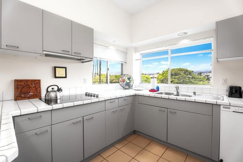 Condo, Multiple Beds, Lanai, Partial Ocean View (Vista Waikoloa D204) | Private kitchen | Dining tables