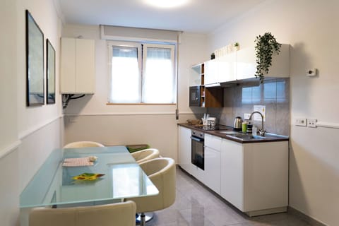 Mini-fridge, espresso maker, coffee/tea maker, electric kettle