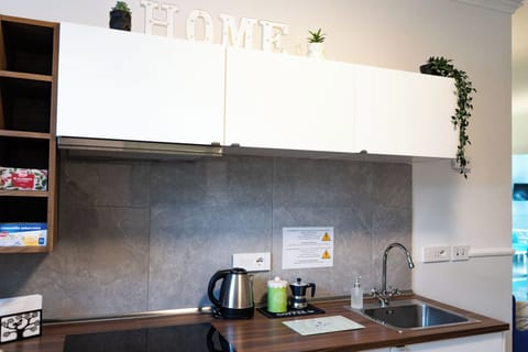 Mini-fridge, espresso maker, coffee/tea maker, electric kettle