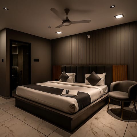 Deluxe Room | Desk, WiFi (free), bed sheets
