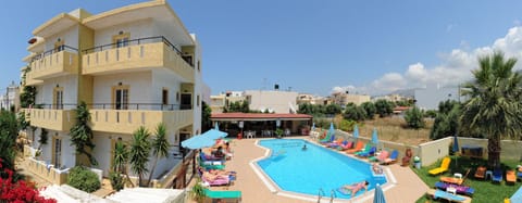 Poolside bar