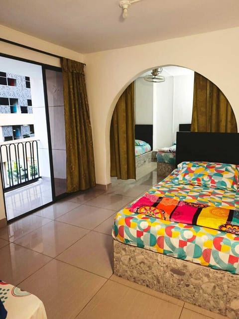 Family Quadruple Room | Desk, iron/ironing board, free WiFi
