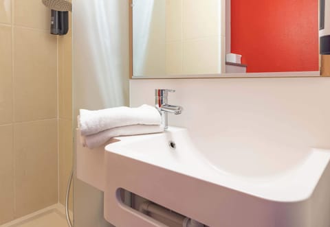 Shower, free toiletries, hair dryer, towels