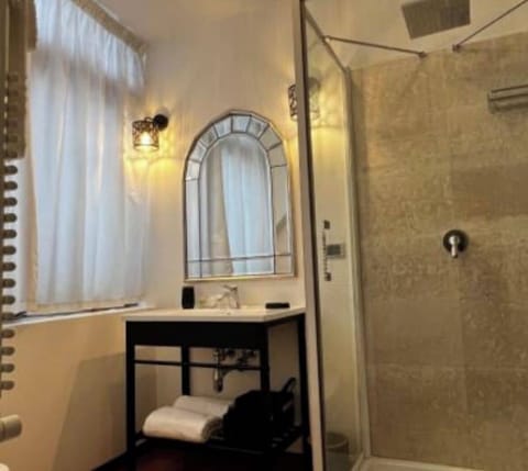 Superior Double or Twin Room | Bathroom | Bathrobes