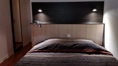 Standard Double Room | Desk, cribs/infant beds, rollaway beds, free WiFi