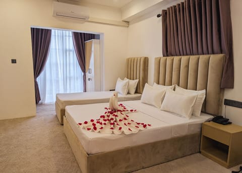 Luxury Triple Room | In-room safe, desk, laptop workspace, soundproofing