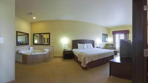 Suite, 1 King Bed (Additional Living Area) | Hypo-allergenic bedding available, in-room safe, desk, blackout drapes