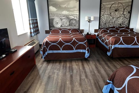 Studio Suite, Multiple Beds, Non Smoking | Desk, iron/ironing board, free cribs/infant beds, free WiFi