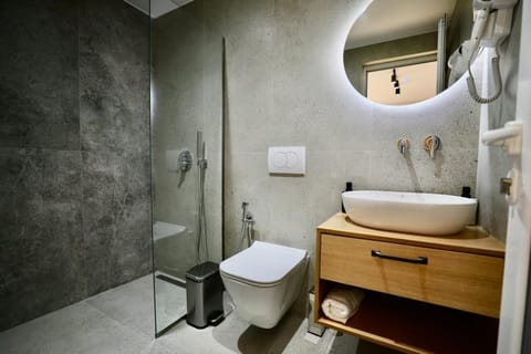 Superior Double Room, Balcony, City View | Bathroom | Shower, free toiletries, hair dryer, towels