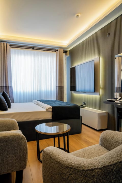 Comfort Double Room, Housekeeping | Free minibar items, desk, laptop workspace, blackout drapes