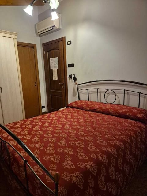 Desk, WiFi (free), bed sheets
