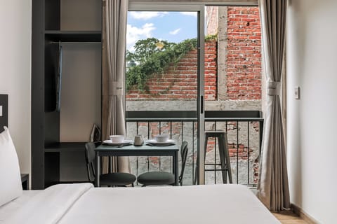 Comfort Apartment, 1 Queen Bed, Balcony, Courtyard View | Balcony