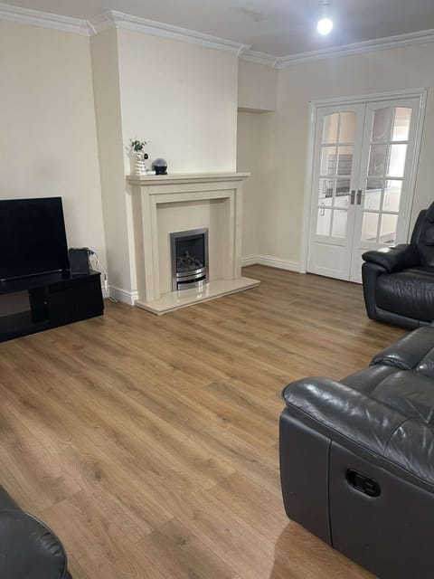 Family House, Garden View | Living area | 40-inch Smart TV with digital channels