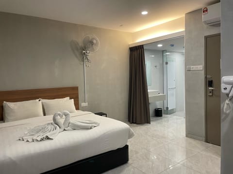 Family Studio Suite, Balcony | Desk, laptop workspace, free WiFi, bed sheets