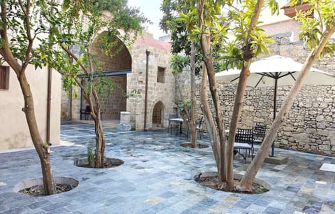 Hypo-allergenic bedding, free minibar, in-room safe, laptop workspace